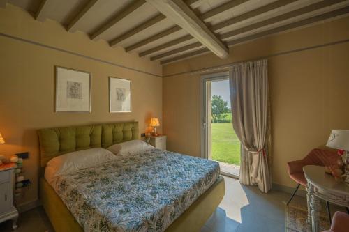 Postel nebo postele na pokoji v ubytování Private Villa With Pool On Cortona Vineyards
