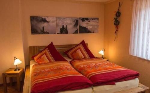 Postel nebo postele na pokoji v ubytování Ferienwohnung Mit Fasssauna