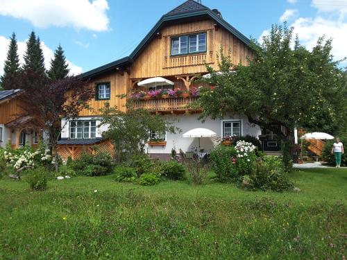 a house with a balcony with flowers on it at Ferienwohnung Brigitte in Bad Mitterndorf