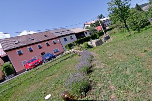 Κήπος έξω από το Apartment house Lalita
