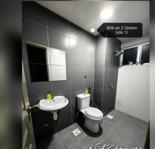 Koupelna v ubytování KAZ homestay