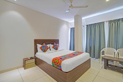 Ένα ή περισσότερα κρεβάτια σε δωμάτιο στο FabExpress Urban Inn - Yeswanthpur