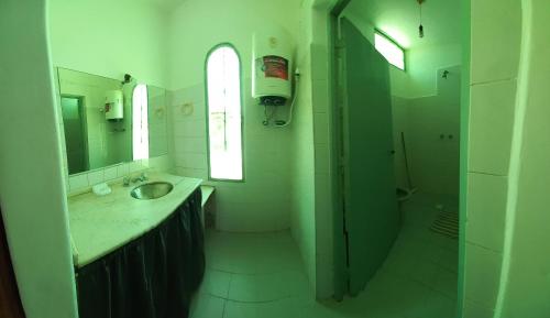 a bathroom with a sink and a mirror and a shower at Departamento Dai in Jesús María