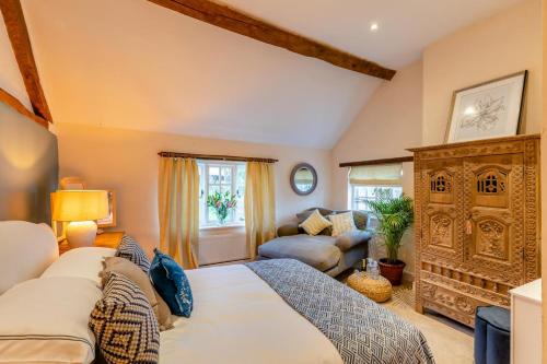 Ένα ή περισσότερα κρεβάτια σε δωμάτιο στο 5 Bed in Wheathill oc-t30539