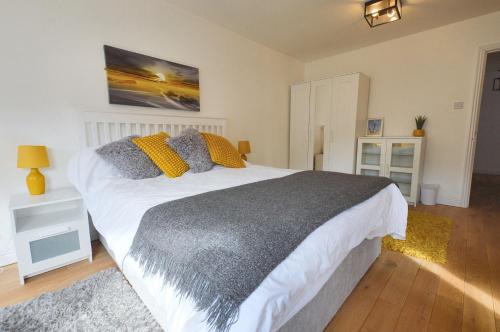 Giường trong phòng chung tại 60 Church Street