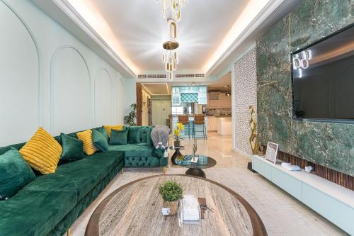 Homeeza Luxury 2BR Apartment Sea Views Dubai Marina
