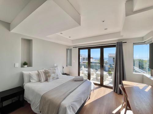 Postel nebo postele na pokoji v ubytování Blouberg Village Place