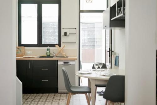 Kuchyň nebo kuchyňský kout v ubytování Maison Amiénoise - À 10 min du Centre - Confort