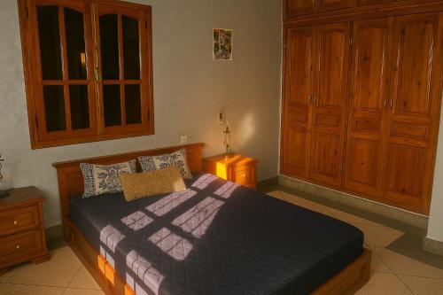 Giường trong phòng chung tại Villa près de marrakech vue sur l'atlas