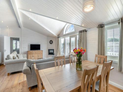a living room with a table and a couch at Fuchsia Lodge in Willington