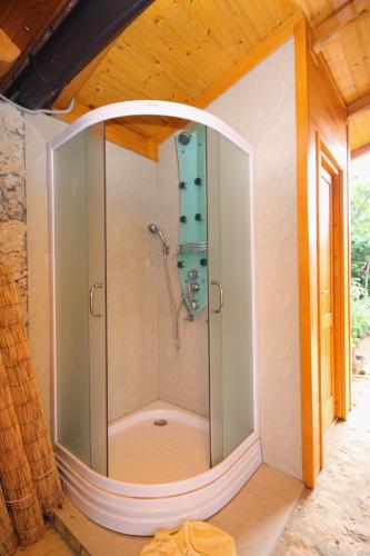 Apartments with hot tub Supetarska Draga - Gonar, Rab - 4999