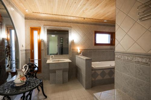 Ένα μπάνιο στο Arctic Winter Villa - Pool and Sauna