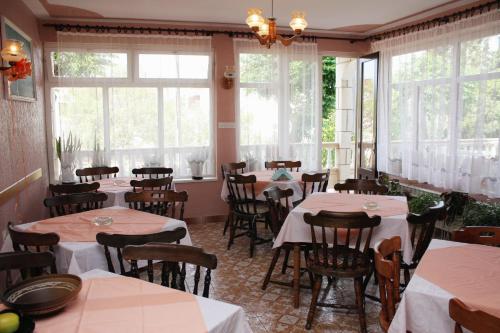 Restaurace v ubytování Apartments by the sea Barbat, Rab - 4993