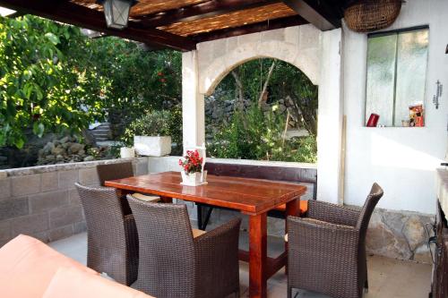 Holiday house with a swimming pool Makarska - 6668