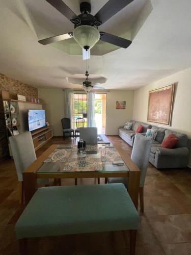 Posezení v ubytování Casa con pisicina Coronado