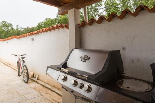 Family friendly house with a swimming pool Lovrecica, Umag - 22979