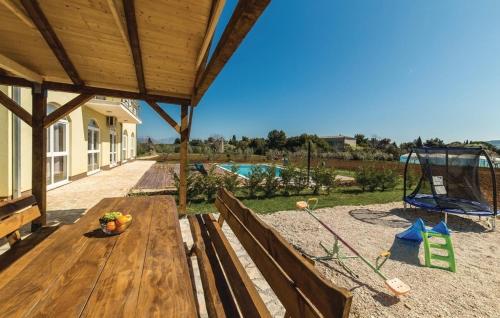 Family-friendly apartments with swimming pool Plano, Trogir - 24056