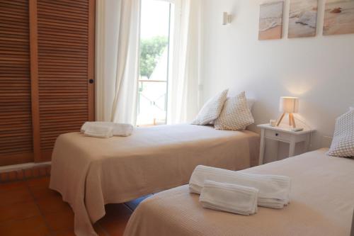 Postel nebo postele na pokoji v ubytování Luxury Apartment in Vila Sol Resort