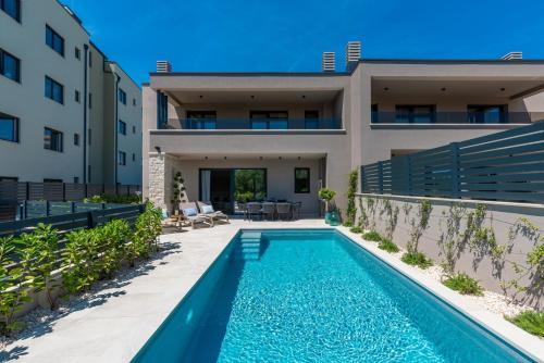 Villa Nea with private pool and BBQ