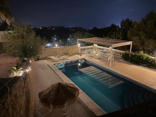 a swimming pool at night with a gazebo and a swimming pool at Casa Montebello in Cautivador