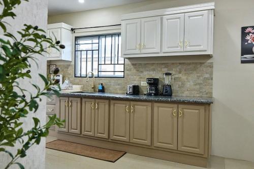 Η κουζίνα ή μικρή κουζίνα στο Blanket Brew Accommodation