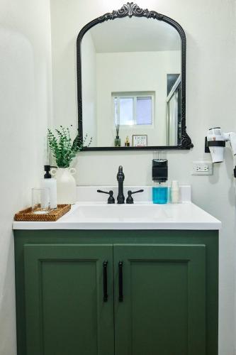 Galerija fotografija objekta Blanket Brew Accommodation u gradu 'Bacolet'