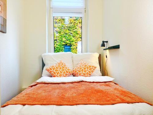 Postel nebo postele na pokoji v ubytování 2-Schlafzimmer-Apartment bis 4 Pers - Nähe HBF & Messe DUS