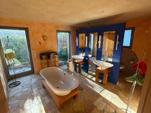 a large bathroom with two sinks and a tub at Luxuriöses Villenanwesen in ruhiger Lage in Heroldsberg