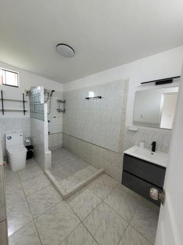 Koupelna v ubytování Casa amplia con Piscina privada y a pasos de la playa