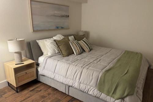 Ένα ή περισσότερα κρεβάτια σε δωμάτιο στο First Tracks Chalet