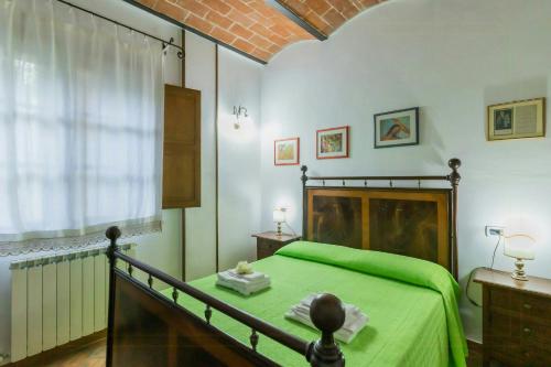 Postel nebo postele na pokoji v ubytování Lake View Apartment In Umbria