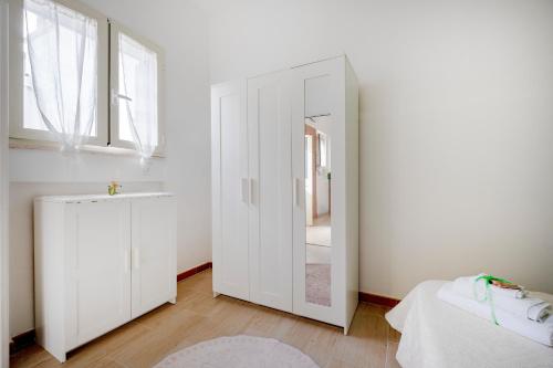 Ένα μπάνιο στο Miro’ House