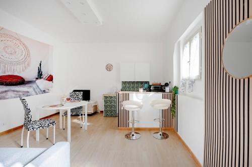 Ένα ή περισσότερα κρεβάτια σε δωμάτιο στο Miro’ House