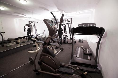 Gimnasio o instalaciones de fitness de Hotel El Camino Inn & Suites