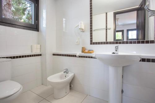 Ένα μπάνιο στο Apartamento en club cala azul