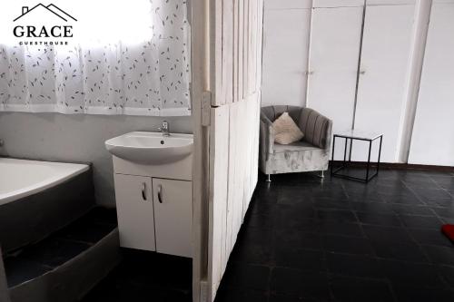 Ένα μπάνιο στο Grace guesthouse