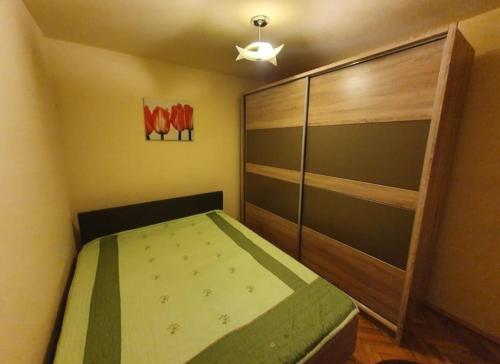 En eller flere senge i et værelse på Apartament Fabi