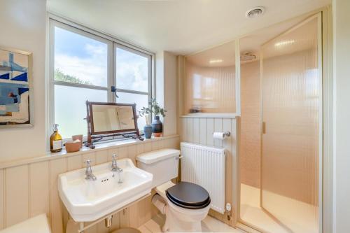 Koupelna v ubytování 3 Bed in Winfrith Newburgh oc-w33007