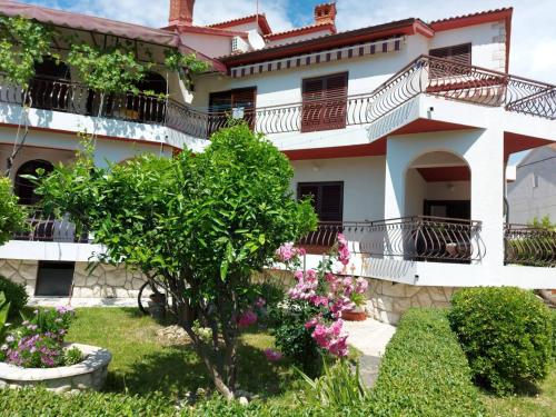 Apartments by the sea Palit, Rab - 15794