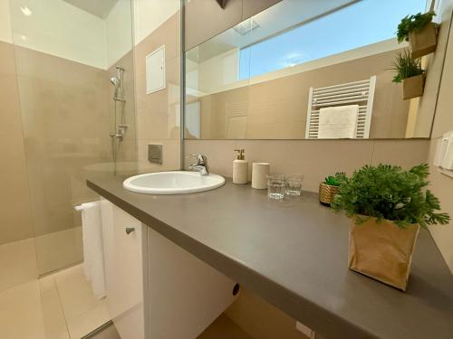a bathroom with a sink and a mirror at Giardino Airport Apartment with garden in Schwechat