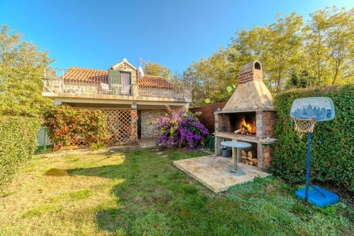 Romantic pet friendly house Orhideja - by Tourist Agency Leut