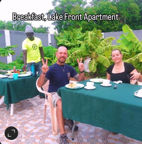 Hosté ubytování Lake Front Apartment