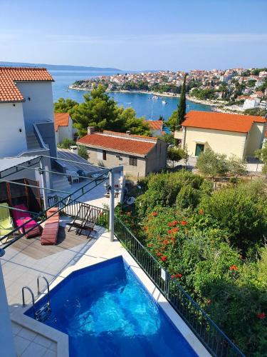 Family-friendly apartments with swimming pool Mavarstica, Ciovo - 18744