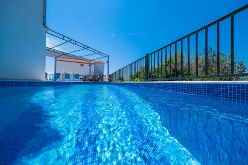 Family-friendly apartments with swimming pool Mavarstica, Ciovo - 18744