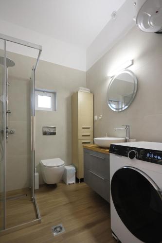 Avlos Luxury Home-NEW! 5 Min to Ctr