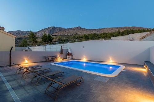 Family friendly house with a swimming pool Podstrana, Split - 21718