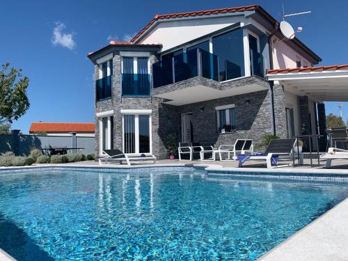 Luxury villa with a swimming pool Fazana - 21792