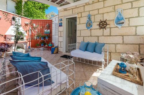 Beachfront family-friendly house with hot tub Cavtat, Dubrovnik - 22828