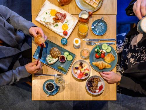 ホテルの敷地内または近くでの食事または食べ物