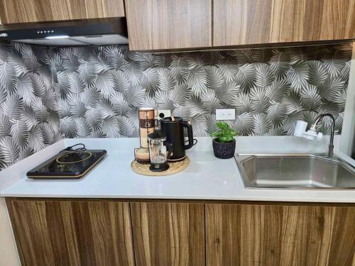 Kuchyň nebo kuchyňský kout v ubytování Alpine Villas at Crosswinds Tagaytay